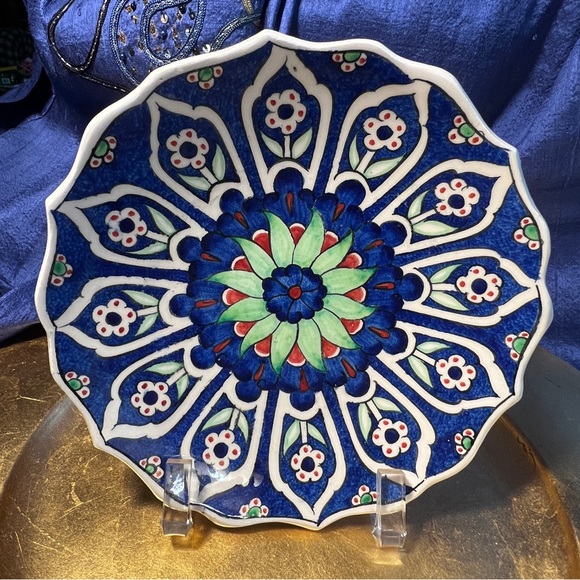 TURKISH IZNIK DESIGN CERAMIC PLATE FROM Istanbul, Turkey Blue Red White 7” - Picture 1 of 4